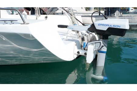 ePropulsion Spirit 1.0 Evo - 3.0PK - Spirit powering sailboat 2 min - Spirit1.0 Evo S